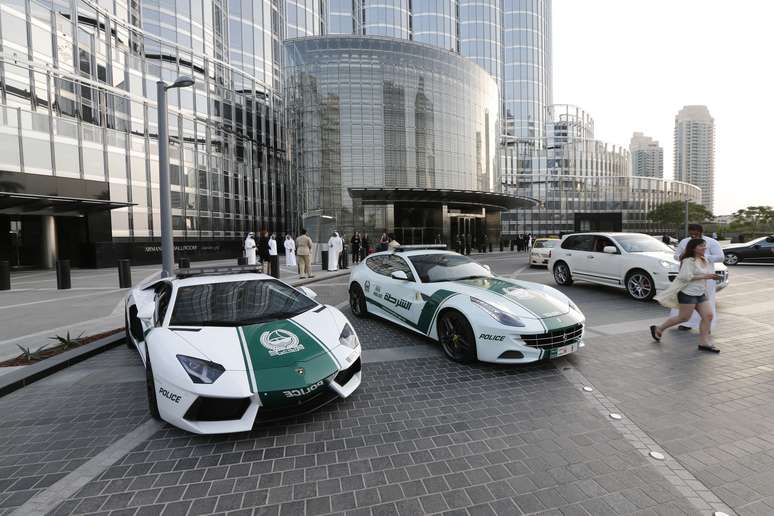Após Lamborghini Aventador, polícia de Dubai recebe uma Ferrari FF
