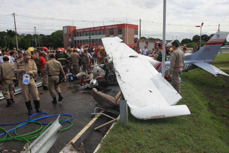 <p>Acidente envolvendo monomotor modelo Cessna 2010 deixou uma vítima fatal e seis feridos na manhã desta sexta-feira em Belém</p>