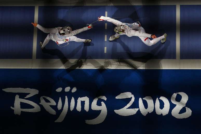 Ben&iacute;tez (&aacute; esq.) compete contra a polonesa Bogna Jozwiak na Olimp&iacute;ada de Pequim