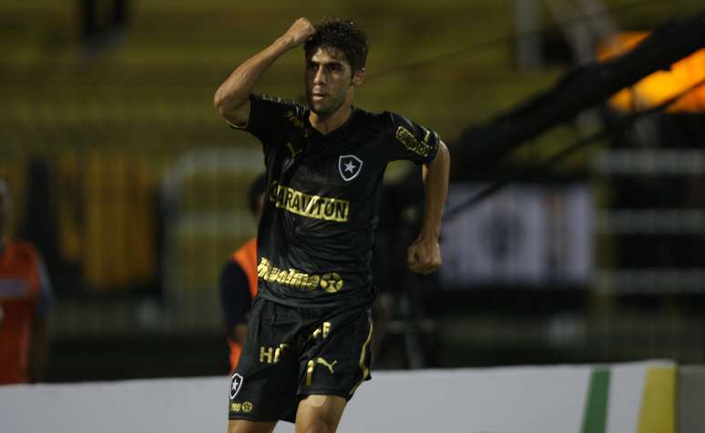 Fellype Gabriel vai reencontrar Oswaldo de Oliveira, com quem viveu grande fase no Botafogo