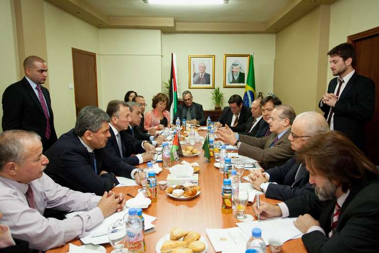 Visita de Tarso Genro à Palestina começou com encontro com ministro da Economia da Autoridade Nacional Palestina (ANP), Hassan Abu Lide
