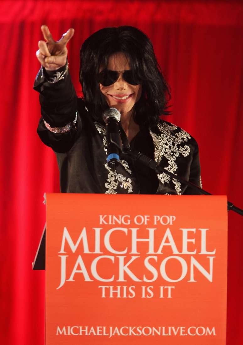 Michael Jackson durante o lançamento da turnê 'Is This It'. Ele morreu antes dos shows