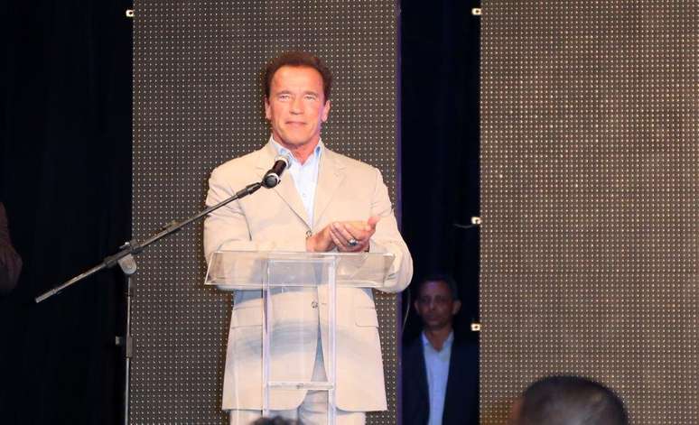 <p>Arnold Scharzenegger</p>