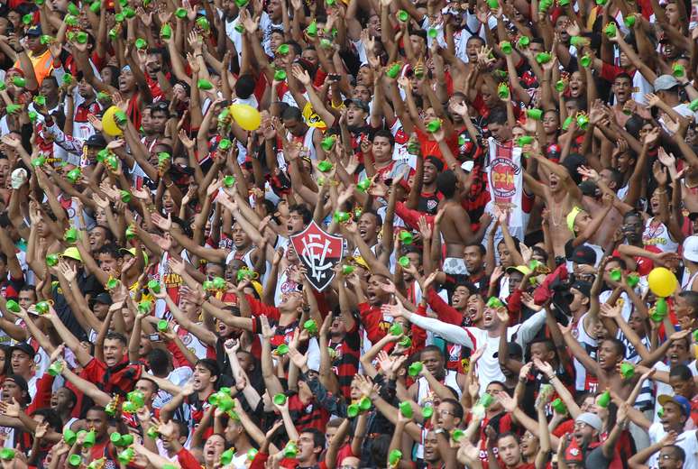 <p>Torcida do Vit&oacute;ria fez festa com a caxirola</p>