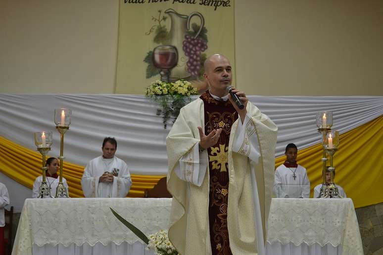 Sp Prefiro Sair De Cabeça Erguida Diz Padre Que Contestou Igreja