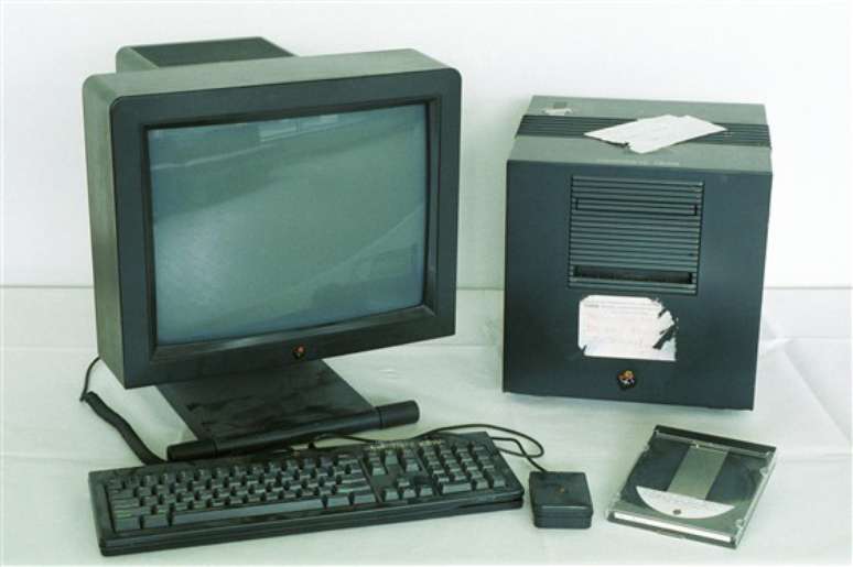Computador NeXT que Tim Berners-Lee usou para montar o primeiro servidor será trazido de volta à vida pelo Cern