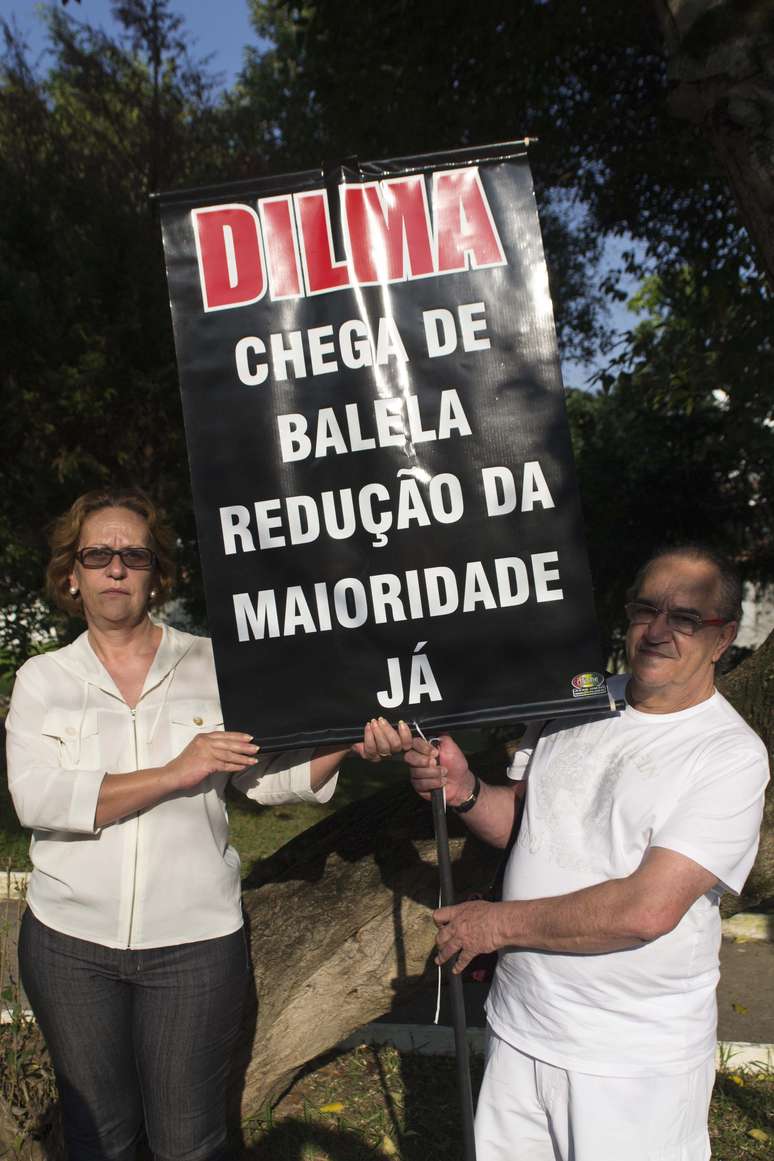 <p>Moradores do bairro Jardim Anchieta, em São Bernardo do Campo, organizam passeata exigindo a redução da maioridade penal em 2013</p>