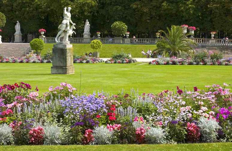 <p>Jardim de Luxemburgo, em Paris, na França</p>