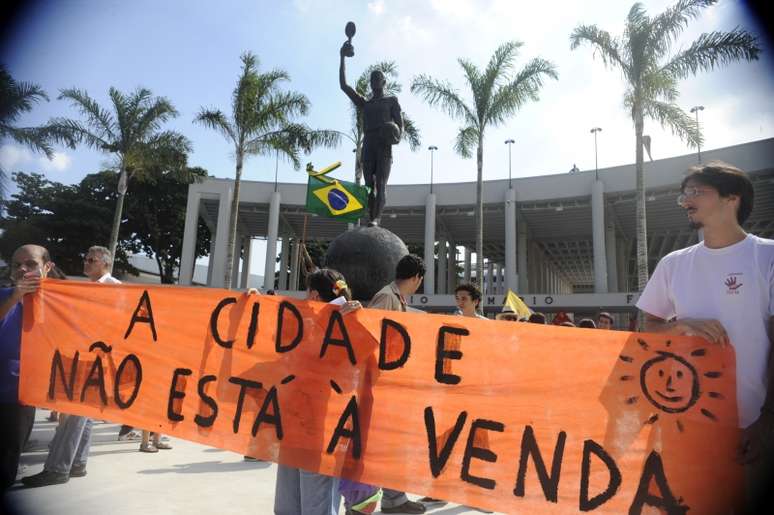 Pelo menos 300 pessoas se reuniram nesta quarta-feira na Tijuca para protestar contra o que consideram uma 'privatização' da cidade do Rio de Janeiro