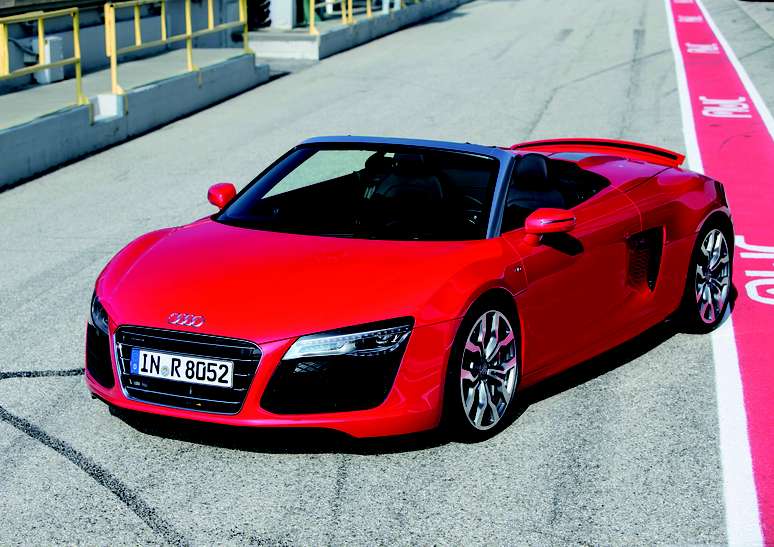 <p><strong>Audi R8 Spyder 5.2 FSI  </strong><br />Velocidade Máxima: 313 km/h<br />Motor: 5.2 l FSI<br />Potência: 525 cv<br />Peso: 1.725 kg<br />Motor: 5.2 l FSI<br />Potência: 525 cv<br />Peso: 1.725 kg<br />Preço: 805 mil</p>