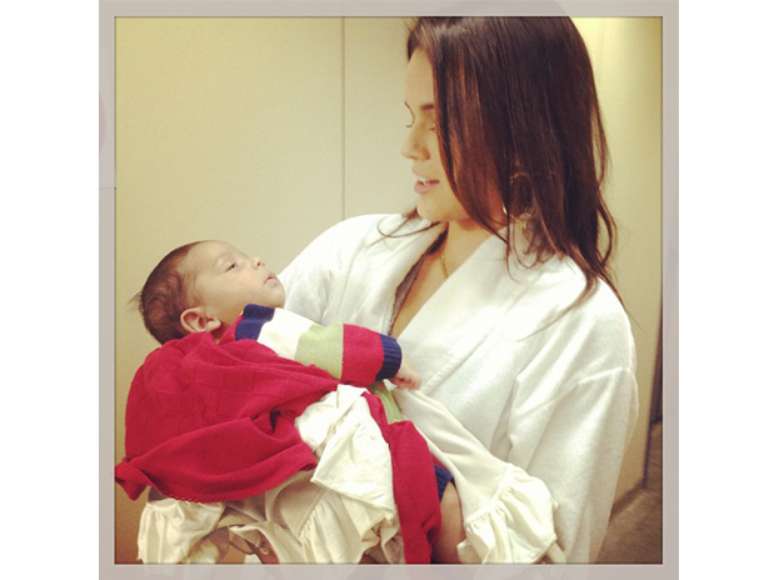 Bruna Marquezine postou no Instagram foto com bebê de Demir, da novela 'Salve Jorge'