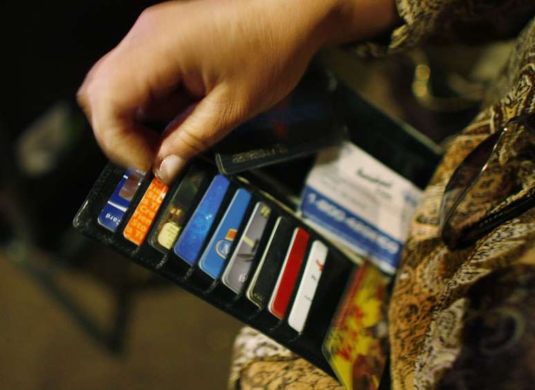 Juros do cartão de crédito são bem superior aos de outras modalidades de crédito