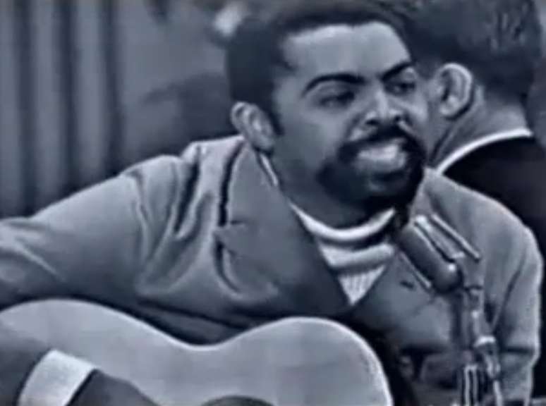 <p>Gilberto Gil cantou, ao lado de Os Mutantes, a canção 'Domingo no Parque'</p>