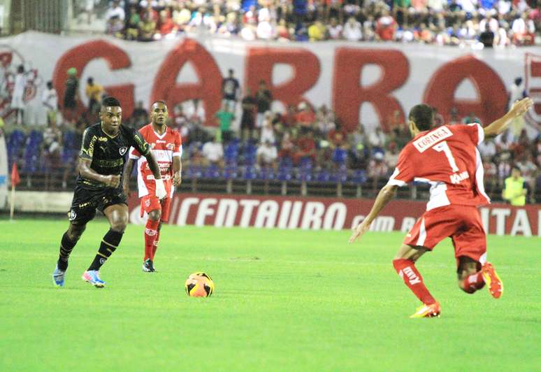 <p>Diante do CRB, em Maceió, o Botafogo até pressionou, mas ficou apenas no empate por 0 a 0, pela Copa do Brasil</p>
