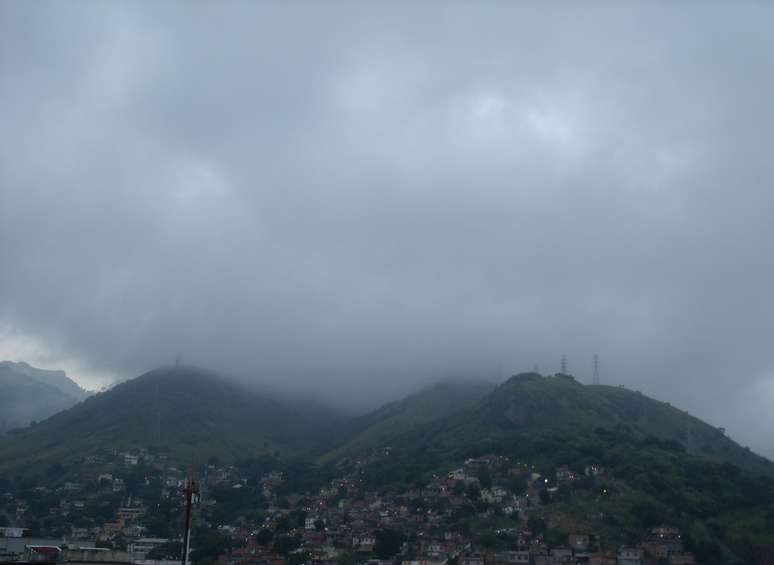 <p>No Rio de Janeiro, a manh&atilde; tamb&eacute;m foi de neblina, o que atrapalhou o tr&aacute;fego a&eacute;reo</p>