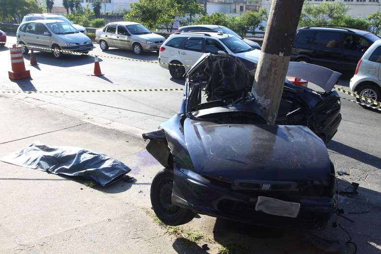 Batida entre carros deixa oito feridos na rodovia Raposo Tavares