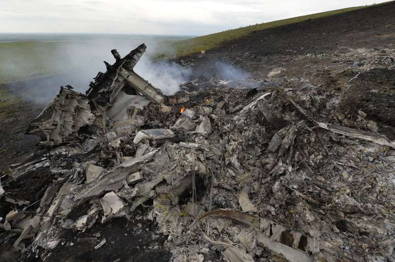 Imagem de sexta-feira mostra os destroços do avião acidentado