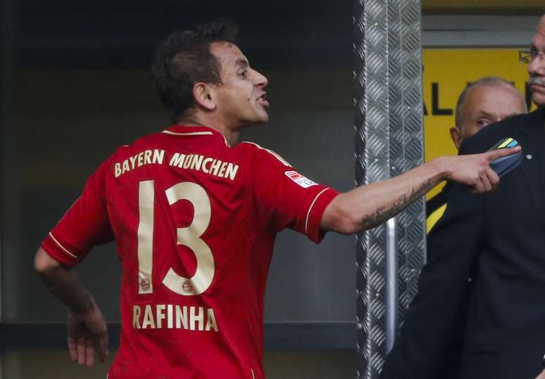 <p>Rafinha discutiu com técnico do Dortmund, Klopp, após expulsão</p>
