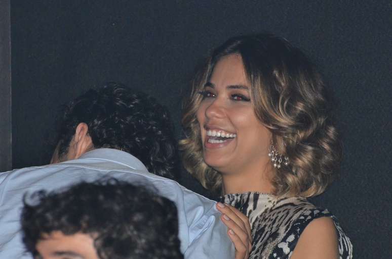 Bia Antony, ex-mulher de Ronaldo, foi vista trocando carinhos com seu novo affair no show da cantora Wanessa, na noite deste s&aacute;bado (4), em S&atilde;o Paulo. A empres&aacute;ria e o jogador se separaram em dezembro de 2012, ap&oacute;s sete anos de casamento. Bia &eacute; m&atilde;e das duas ca&ccedil;ulas de Ronaldo, Maria Sophia e Maria Alice, de 4 e 3 anos