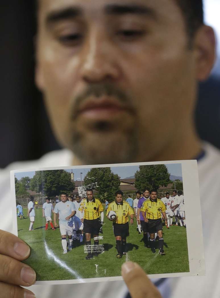 Familiar exibe foto do árbitro que morreu após agressão