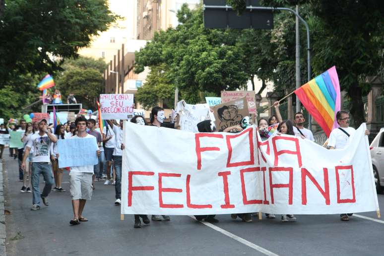 <p>Manifestantes realizaram protesto contra a presen&ccedil;a do deputado Pastor Marco Feliciano (PSC-SP) na presid&ecirc;ncia da Comiss&atilde;o de Direitos Humanos (CDH) da C&acirc;mara dos Deputados, neste domingo, em Belo Horizonte.</p>