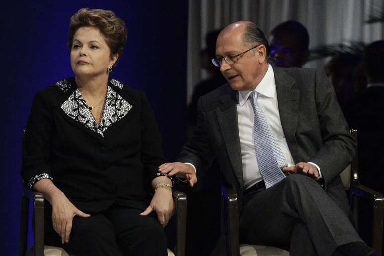 <p>Dilma e governador Alckmin dividiram o palanque na posse do novo presidente da Facesp e ACSP em São Paulo </p>