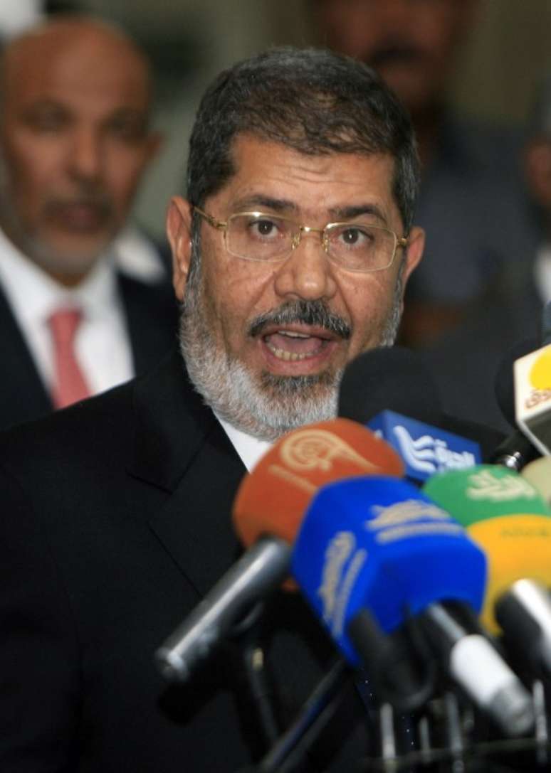 <p>Mohamed Mursi: primeiro presidente eg&iacute;pcio da era p&oacute;s-Mubarak sobre intensas cr&iacute;ticas</p>
