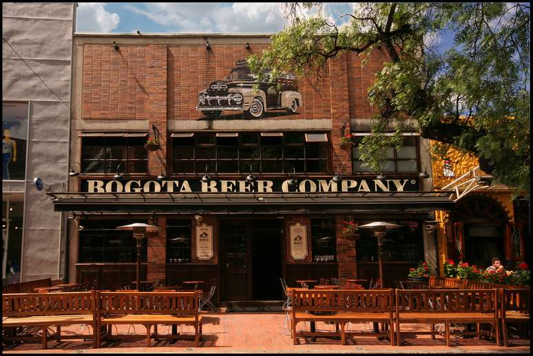 Os melhores pubs, bares, lojas de grifes famosas, restaurantes e baladas de Bogotá estão na Zona Rosa, com destaque para o Bogotá Beer Club, que serve cervejas artesanais