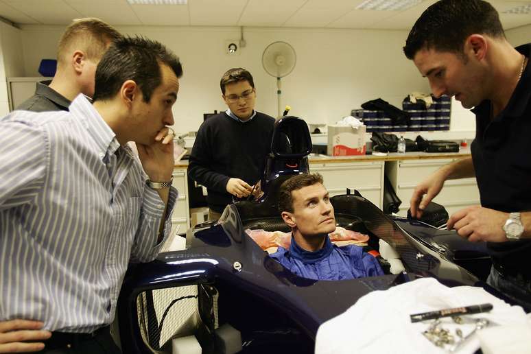 <p>Coulthard tinha amigos na Jaguar desde os tempos de Stewart, mas admite que administra&ccedil;&atilde;o do time entre 2000 e 2004 n&atilde;o o agradava</p>