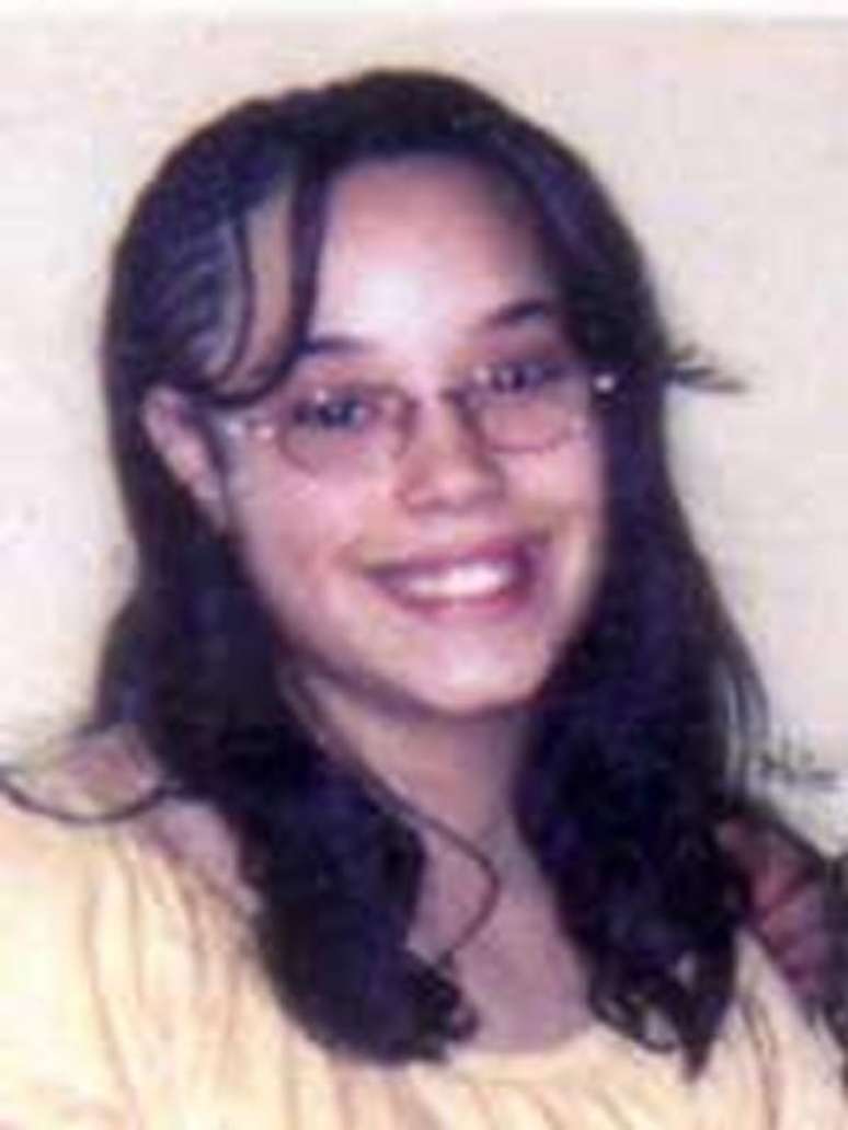 Georgina "Gina" DeJesus, em foto da época do seu desaparecimento divulgada pelo FBI