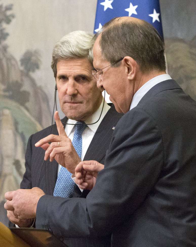 John Kerry e Sergei Lavrov durante o encontro em Moscou