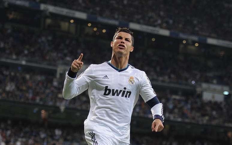 Cristiano Ronaldo faz festa com gol na vitória sobre o Málaga