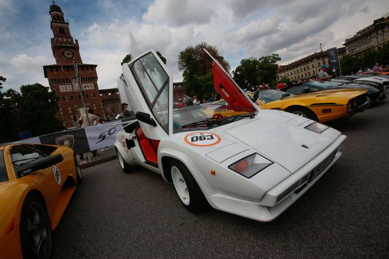 Lamborghini comemora 50 anos com encontro de 350 modelos na Itália