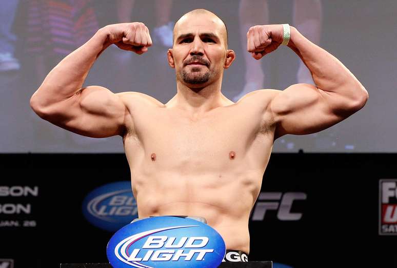 <p>Segundo Glover Teixeira, os esforços para atingir o peso necessário mudam o humor dos lutadores</p>