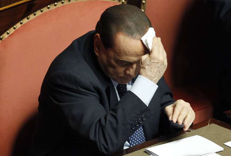 <p>Berlusconi durante sessão no Parlamento, em Roma, em 30 de abril</p>
