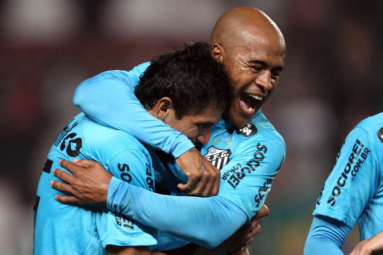 Durval Durval salva, Santos vence Joinville fora e joga pelo empate na Vila