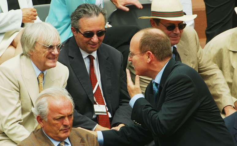 <p>Ecclestone assiste à final de Roland Garros de 2003, época na qual diz ter ficado perto de comandar o tênis</p>