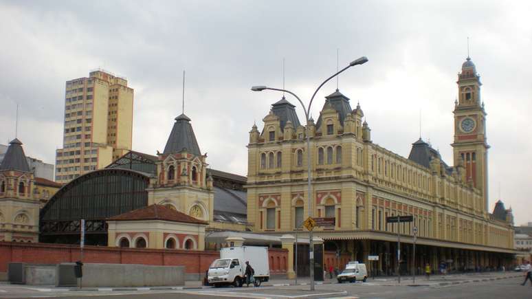 <p>O Museu da Língua Portuguesa funciona dentro da Estação da Luz, tradicional marco da capital paulista</p>