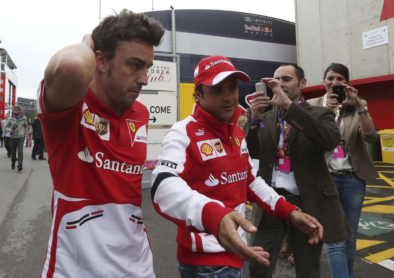 <p>Alonso conta com o apoio da torcida em Montmeló</p>