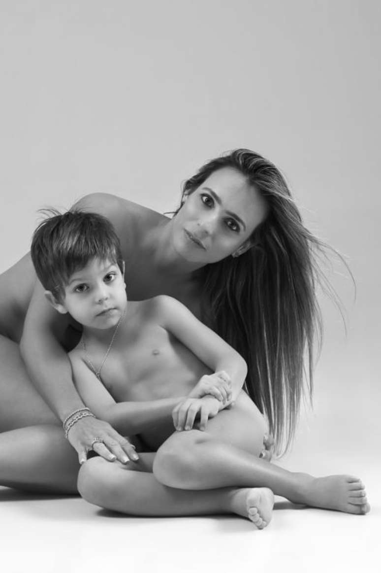 Exposição tem imagens de mães e filhos nus; veja fotos