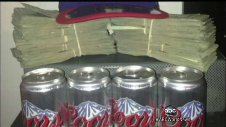 Supostos criminosos exibiram ainda cédulas de dinheiro e cervejas compradas com dinheiro dos saques