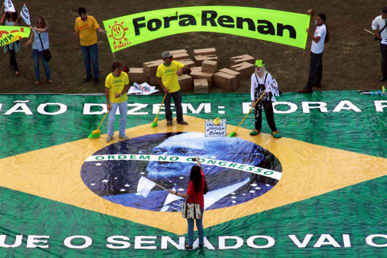 Nem todas as peti&ccedil;&otilde;es, no entanto, trazem resultados. Abaixo-assinado que pedia a ren&uacute;ncia de Renan Calheiros da presid&ecirc;ncia do Senado n&atilde;o teve sucesso