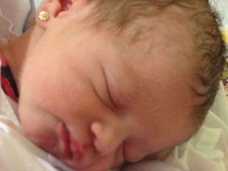 Al&eacute;m de Valentina, que nasceu neste s&aacute;bado, Dhomini j&aacute; &eacute; pai de outros tr&ecirc;s filhos