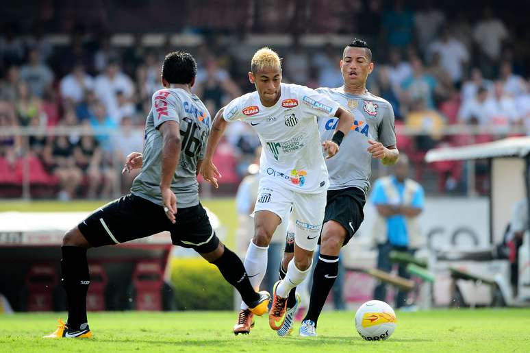 <p>Sem um patrocinador máster definido, Santos terá marca de banco no uniforme para decisão</p>