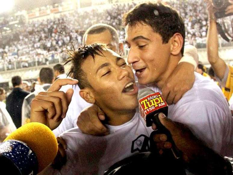 <p>Neymar e Ganso ainda faziam dupla inseparável no Paulista de 2011</p>