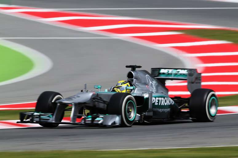 <p>Punida, equipe Mercedes ficará de fora de testes de novatos e vê desenvolvimento de carro prejudicado</p>