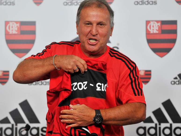 9 de maio: Zico anunciou acerto de parceria de dez anos com fornecedora de material esportivo do Flamengo, Adidas