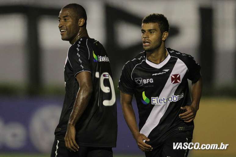 <p>Edmilson busca se manter no time titular do Vasco</p>
