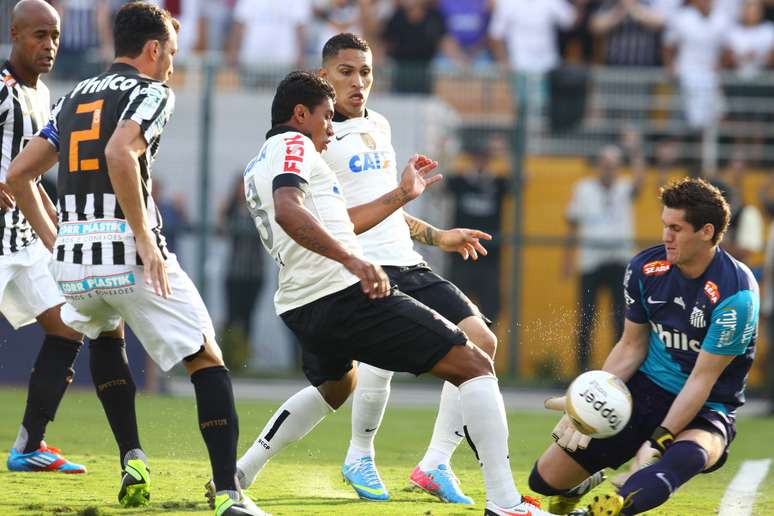 <p>Apesar do vice para o rival Corinthians, goleiro Rafael foi o principal destaque do Santos na última final do Campeonato Paulista</p>