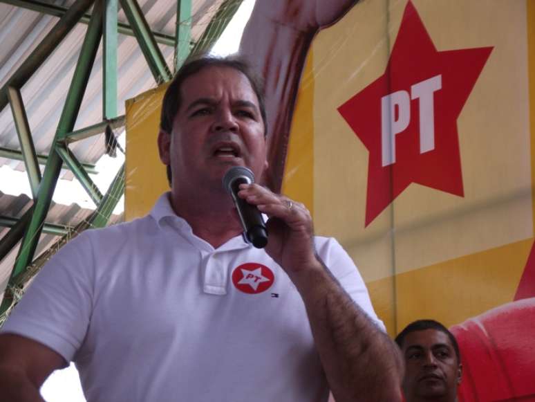 Tião Vianna durante a campanha de 2010